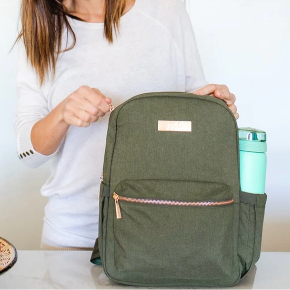 NWT JuJuBe MIDI Backpack in -OLIVE CHROMATICS - Picture 9 of 9